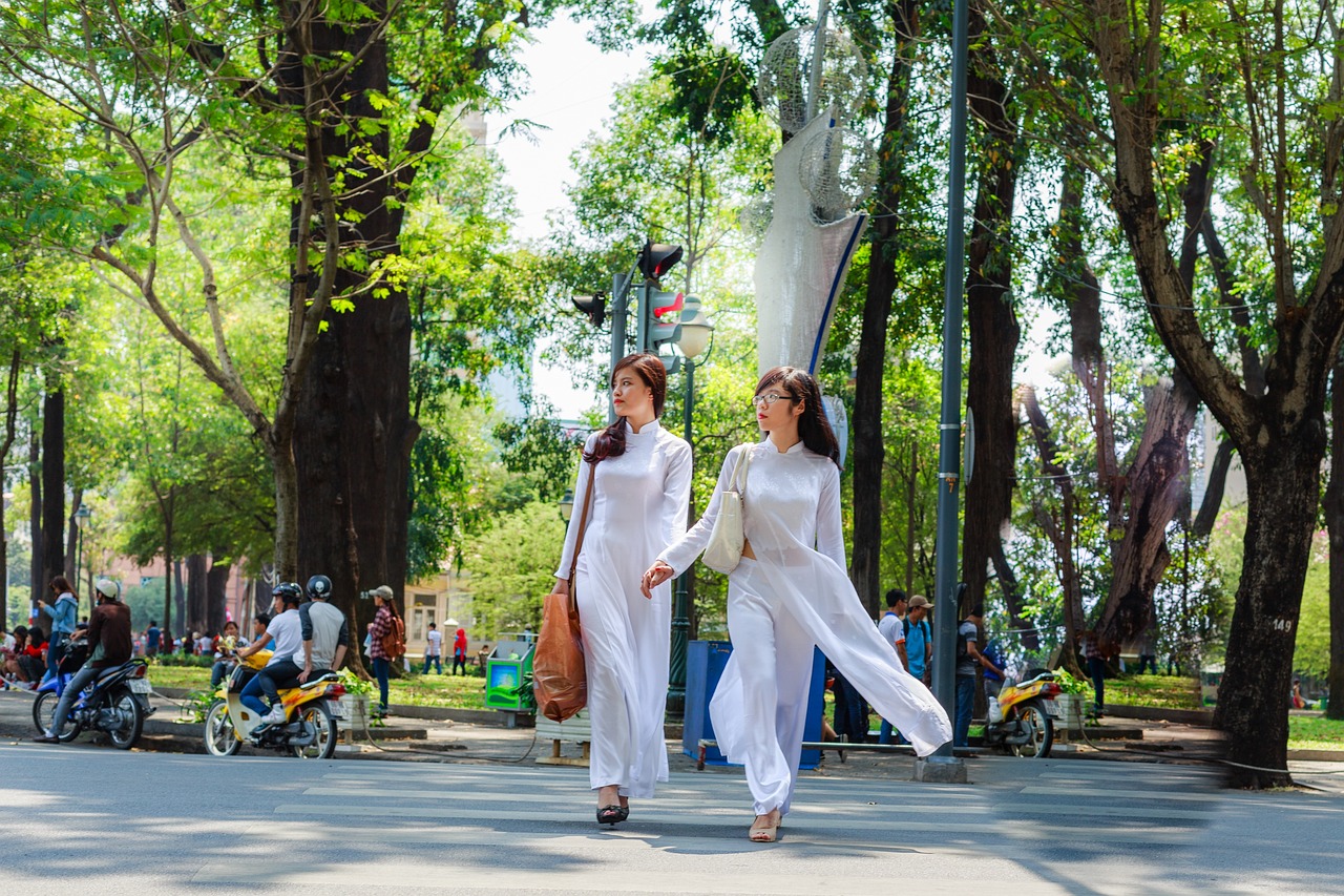 中国女子在泰国遭老外辱骂后秒制服对方