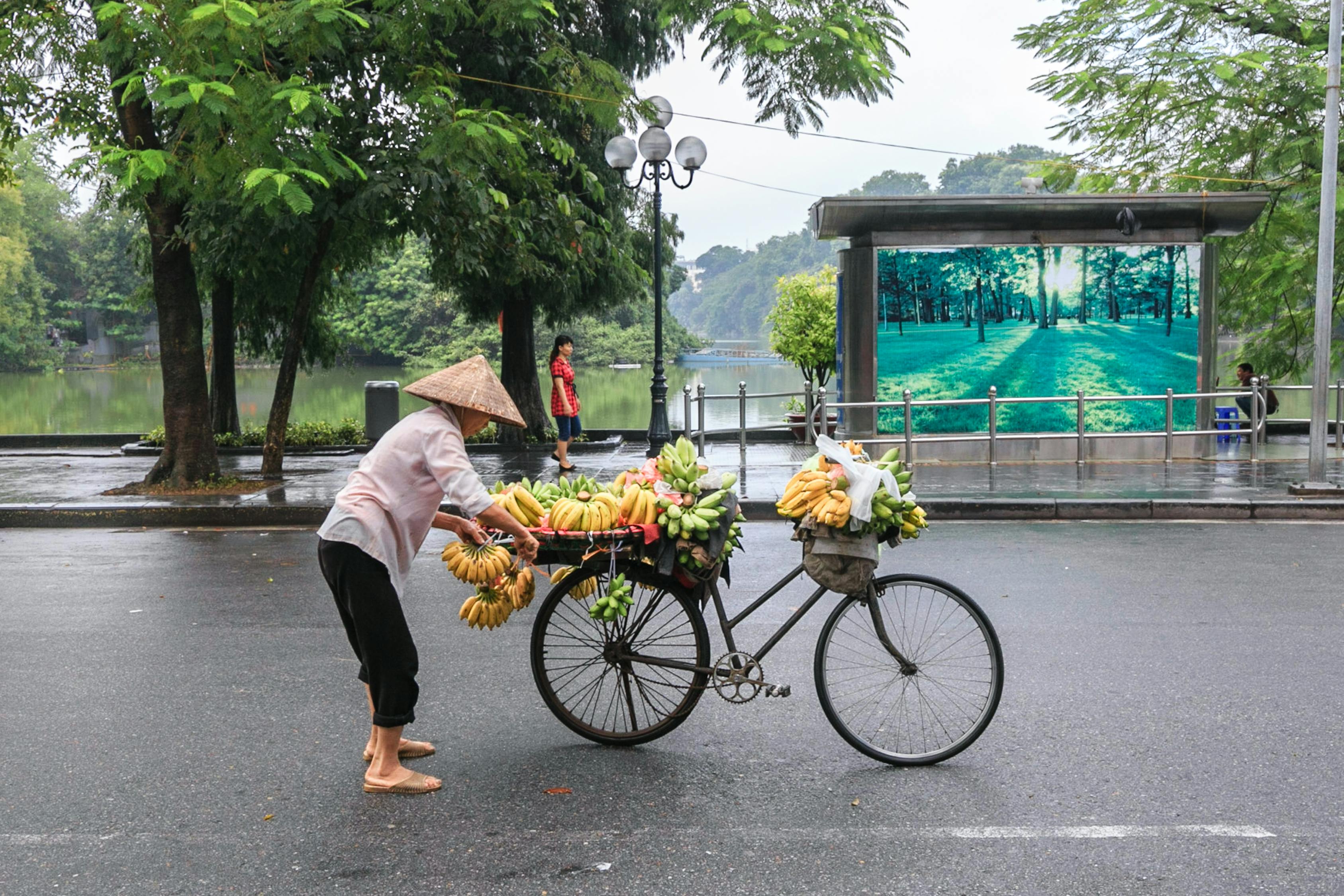 路虎女逆行追尾狂扇小伙耳光事件